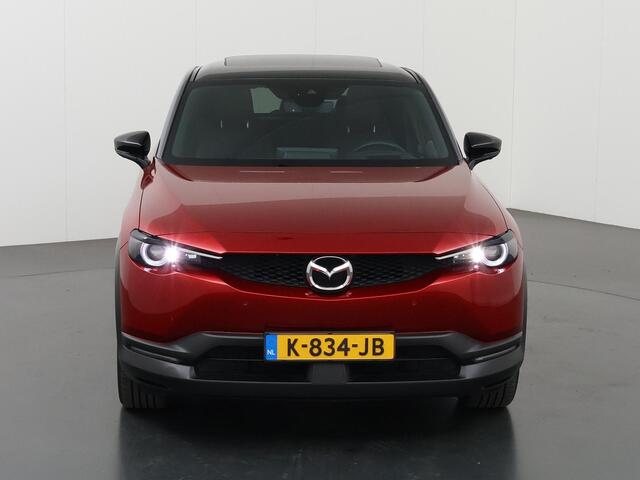 Mazda MX-30 e-SkyActiv 145 Luxury 36 kWh | Navigatie | Bose | Parkeercamera | Keyless Go | Airco | Schuif/kantel dak | Adaptieve Cruise Control | Elektrisch verstalbare stoel + geheugen | Stoel/Stuurverwarming |
