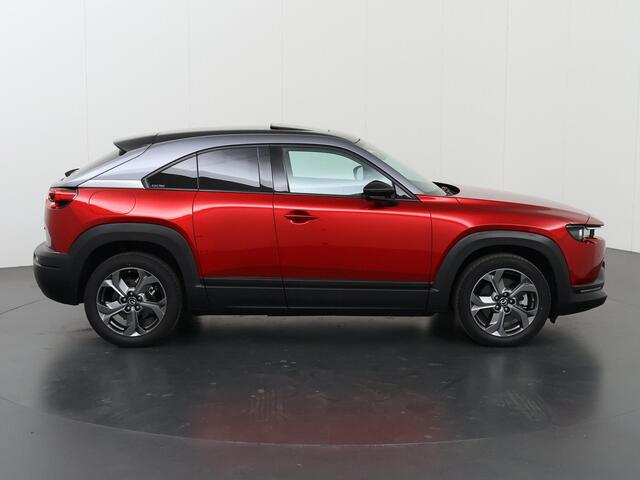 Mazda MX-30 e-SkyActiv 145 Luxury 36 kWh | Navigatie | Bose | Parkeercamera | Keyless Go | Airco | Schuif/kantel dak | Adaptieve Cruise Control | Elektrisch verstalbare stoel + geheugen | Stoel/Stuurverwarming |