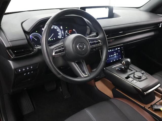 Mazda MX-30 e-SkyActiv 145 Luxury 36 kWh | Navigatie | Bose | Parkeercamera | Keyless Go | Airco | Schuif/kantel dak | Adaptieve Cruise Control | Elektrisch verstalbare stoel + geheugen | Stoel/Stuurverwarming |