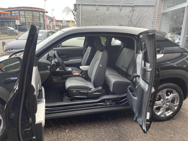 Mazda MX-30 E-Skyactiv EV 145 Exclusive-line Head up display/Navi/Dode hoek sensor.