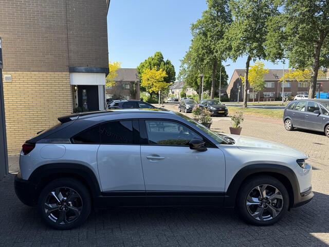 Mazda MX-30 e-SkyActiv 145 Luxury 36 kWh / Airco clima/ Navigatie/ Cruise/ Apple carplay/ PDC/ Camera/ Pan dak