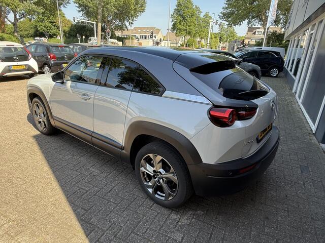 Mazda MX-30 e-SkyActiv 145 Luxury 36 kWh / Airco clima/ Navigatie/ Cruise/ Apple carplay/ PDC/ Camera/ Pan dak