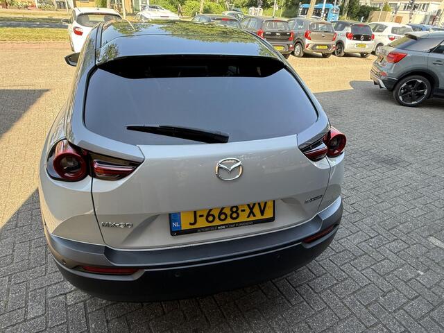Mazda MX-30 e-SkyActiv 145 Luxury 36 kWh / Airco clima/ Navigatie/ Cruise/ Apple carplay/ PDC/ Camera/ Pan dak