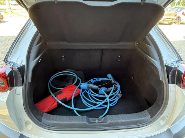 Mazda MX-30 e-SkyActiv 145 Luxury 36 kWh / Airco clima/ Navigatie/ Cruise/ Apple carplay/ PDC/ Camera/ Pan dak