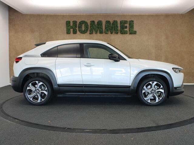 Mazda MX-30 e-SkyActiv 145 First Edition 36 kWh - SOH 94.6%! - ORIGINEEL NEDERLANDSE AUTO - ADAPTIEVE CRUISE CONTROL - APPLE CARPLAY/ANDROID AUTO - DODEHOEKDETECTIE - NAVIGATIE - HEAD UP DISPLAY - EXTRA GETINT GLAS - CLIMATE CONTROL - STOELVERWARMING VOORZIJDE -