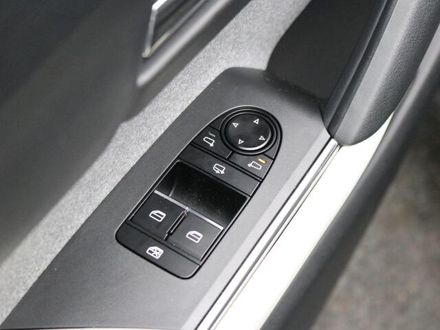 Mazda MX-30 e-SkyActiv R-EV 170 Exclusive-line AUTOMAAT / Plug-in-Hybride / 1ste Eigenaar / Historie aanwezig / HUD Display / Adaptieve Cruise Control / All seasonbanden / Navigatie / Stoel & Stuurwiel verwarming / Full Option /