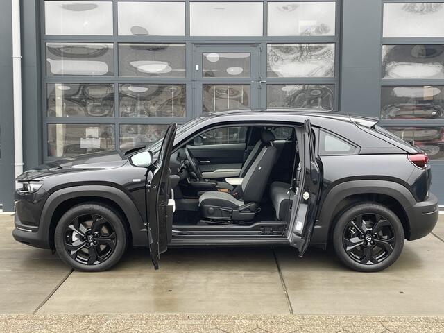 Mazda MX-30 e-SkyActiv EV 145 Exclusive-line | BLACK EDITION | NAVI | 18 INCH LMV | APPLE CARPLAY Achteruitrijcamera | Climate control | 16 % bijtelling tot 29-04-2029 | GARANTIE TOT 2030!!