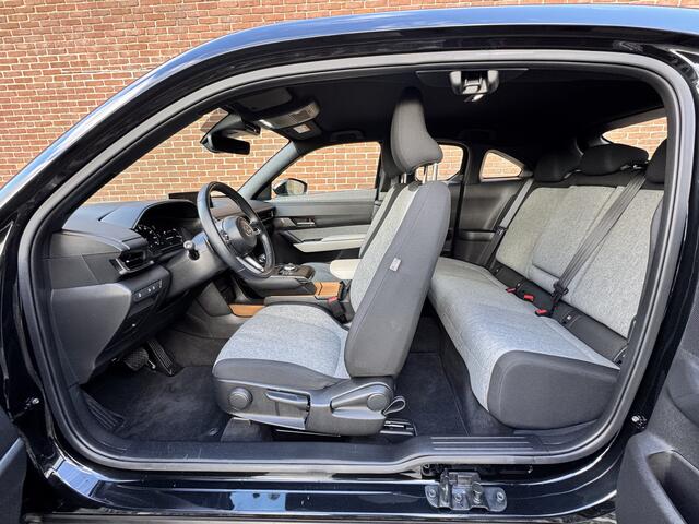 Mazda MX-30 e-SkyActiv EV 145 Exclusive-line | BLACK EDITION | NAVI | 18 INCH LMV | APPLE CARPLAY Achteruitrijcamera | Climate control | 16 % bijtelling tot 29-04-2029 | GARANTIE TOT 2030!!