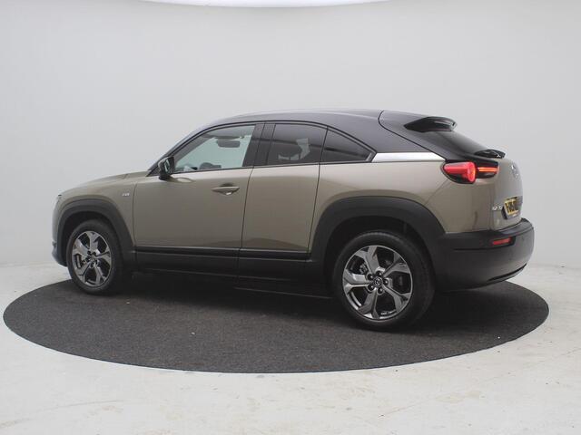 Mazda MX-30 e-SkyActiv EV 145 Makoto 36 kWh / Elektrische bestuurdersstoel met geheugen / HUD Display / SoH 94% / 3-Fase laden / Full LED / Parkeersensoren voor & achter / Adaptieve Cruise Control / Navigatie / Apple CarPlay & Android Auto / Full Option /