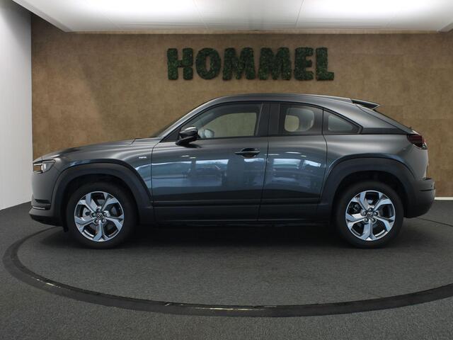 Mazda MX-30 e-SkyActiv EV 145 Exclusive-line 36 kWh - ORIGINEEL NEDERLANDSE AUTO - 3 FASE LADEN - SNELWEG LAAD MOGELIJKHEID - HEAD-UP DISPLAY - PARKEERSENSOREN VOOR EN ACHTER - STUUR EN STOEL VERWARMING - DODEHOEK DETECTIE