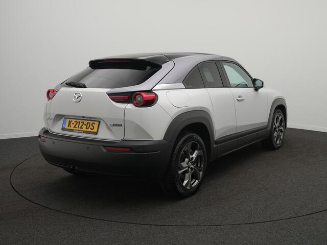 Mazda MX-30 e-SkyActiv 145 First Edition 36 kWh - SOH 92,4% - RIJKLAARPRIJS - Volledig Elektrisch! - All Seasonbanden - Achteruitrijcamera - Adaptive Cruise Control - Head-up Display