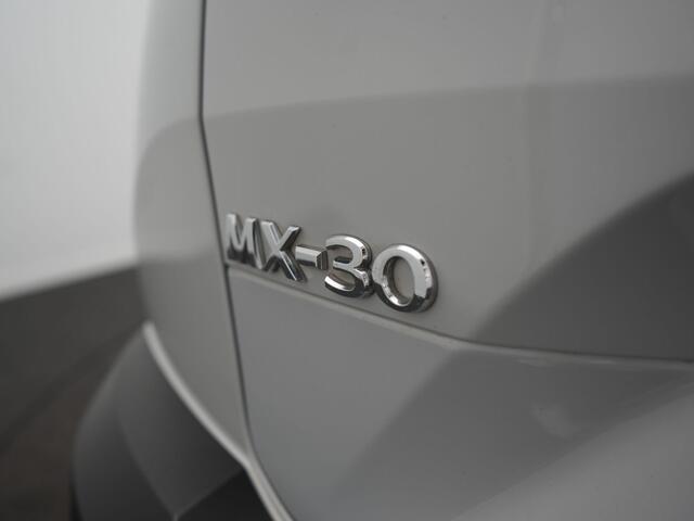 Mazda MX-30 e-SkyActiv 145 First Edition 36 kWh - SOH 92,4% - RIJKLAARPRIJS - Volledig Elektrisch! - All Seasonbanden - Achteruitrijcamera - Adaptive Cruise Control - Head-up Display