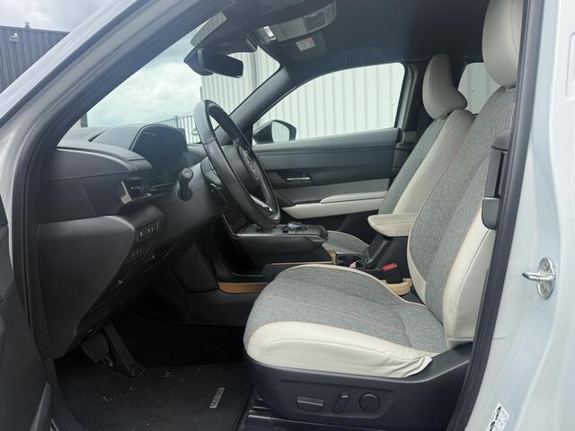 Mazda MX-30 e-SkyActiv 145 First Edition 36 kWh | 92,7% SOH | Navigatie | Climate Control | Cruise Control | Lichtmetalen velgen 18" | Apple Carplay/Android Auto