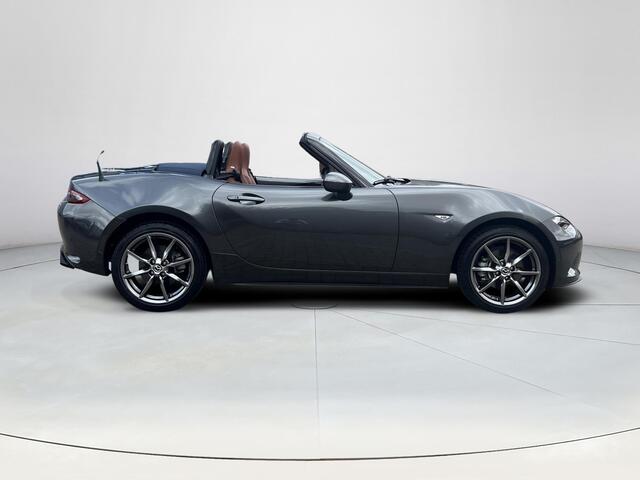 Mazda MX-5 2.0 SkyActiv-G 184 Luxury | Cruise Control | Apple Carplay / Android Auto | Navigatie Systeem | BOSE Premium Audio | Stoel Verwarming | Sportuitlaat | LED-Verlichting | 17 Inch Velgen |