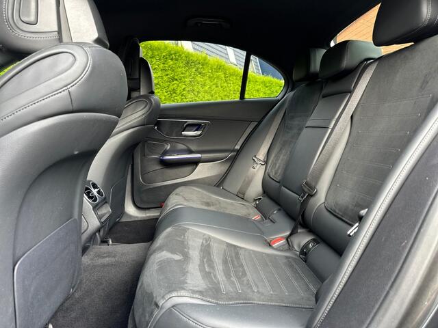 Mercedes-Benz 200 AMG Line / Elektrische Trekhaak / Adaptive Cruise Control / 360