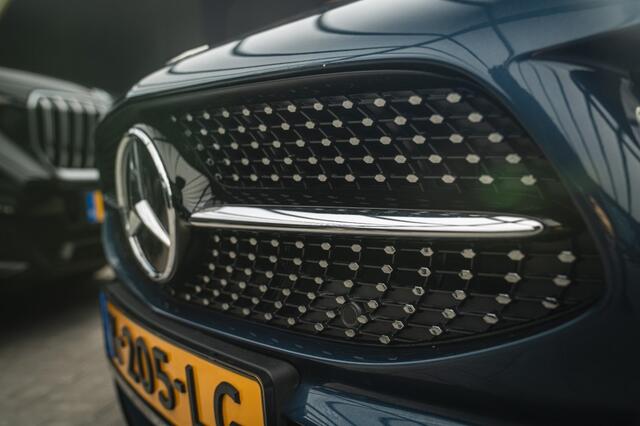 Mercedes-Benz 200 AMG LINE, Carplay, 360