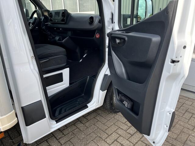 Mercedes-Benz 311 CDI Sprinter 2.2 MARGE BTW / BPM VRIJ!! Bakwagen 750kg laadklep zijdeur Airco cruise controle Telefoonverbinding Navigatiesysteem Apple carplay Camera 2-Persoons bakwagen verhuiswagen Meubelbak euro 6
