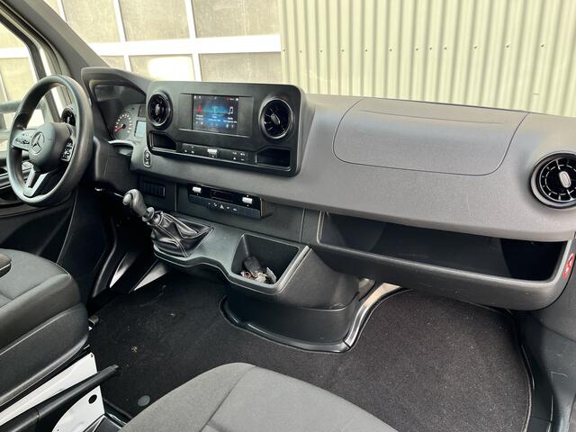 Mercedes-Benz 311 CDI Sprinter 2.2 MARGE BTW / BPM VRIJ!! Bakwagen 750kg laadklep zijdeur Airco cruise controle Telefoonverbinding Navigatiesysteem Apple carplay 2-Persoons bakwagen verhuiswagen Meubelbak euro 6