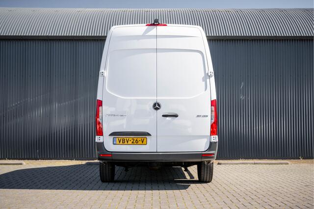 Mercedes-Benz 311 CDI Sprinter L2H2 | Volledig Ingericht | Mbux | Camera | Navi | Climatronic