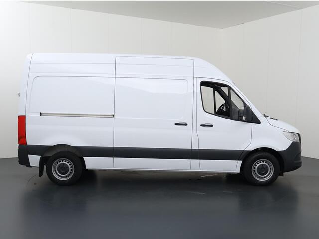 Mercedes-Benz 311 CDI Sprinter | FWD | L2 H2 | Pro | Parkeercamera | Airco | Cruise Control | 3-zits | FWD | Certified
