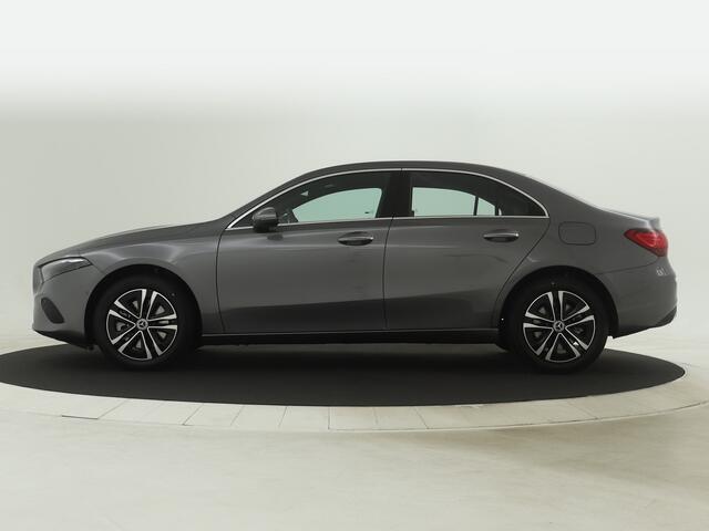 Mercedes-Benz A-KLASSE 250 e Star Edition Luxury Line | Trekhaak | Dodehoekassistent | KEYLESS GO-comfortpakket | Parkeerpakket met achteruitrijcamera | Extra USB-poorten | Sfeerverlichting | Draadloos oplaadsysteem voor Smartphone |