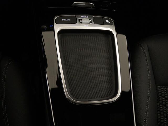 Mercedes-Benz A-KLASSE 250 e Star Edition Luxury Line | Trekhaak | Dodehoekassistent | KEYLESS GO-comfortpakket | Parkeerpakket met achteruitrijcamera | Extra USB-poorten | Sfeerverlichting | Draadloos oplaadsysteem voor Smartphone |