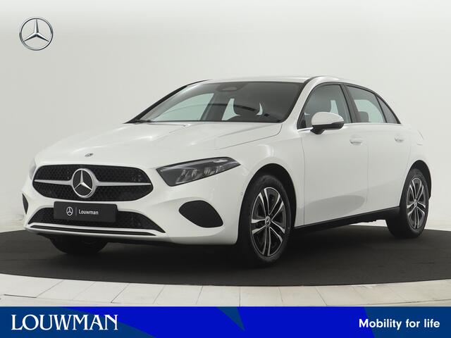 Mercedes-Benz A-KLASSE 250 e Star Edition | Dodehoekassistent | Parkeerpakket met achteruitrijcamera | High-performance led-koplampen | Extra USB-poorten | Verwarmde stoelen vooraan | Zitcomfortpakket | Spiegelpakket |