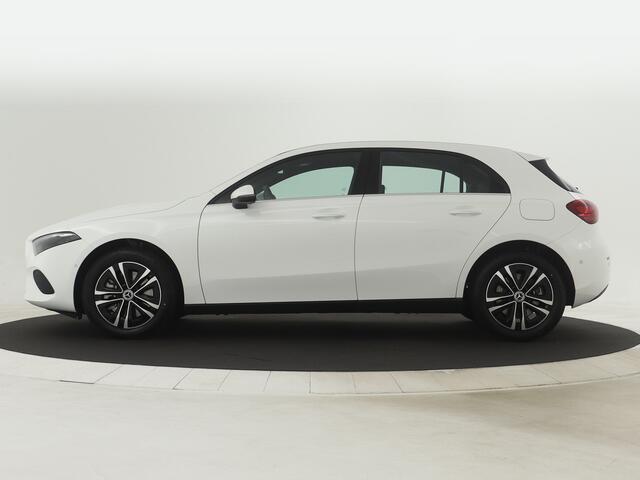Mercedes-Benz A-KLASSE 250 e Star Edition | Dodehoekassistent | Parkeerpakket met achteruitrijcamera | High-performance led-koplampen | Extra USB-poorten | Verwarmde stoelen vooraan | Zitcomfortpakket | Spiegelpakket |
