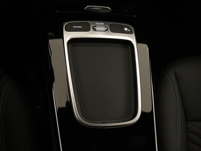 Mercedes-Benz A-KLASSE 250 e Star Edition | Dodehoekassistent | Parkeerpakket met achteruitrijcamera | High-performance led-koplampen | Extra USB-poorten | Verwarmde stoelen vooraan | Zitcomfortpakket | Spiegelpakket |