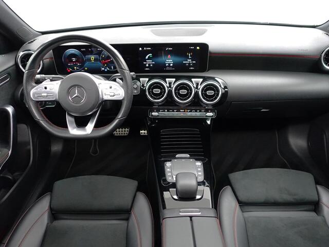 Mercedes-Benz A-KLASSE 180 AMG Street Style Edition - Panoramadak I Aero Package I Xenon Led I Alcantara Sport Interieur