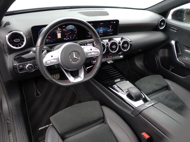 Mercedes-Benz A-KLASSE 180 AMG Street Style Edition - Panoramadak I Aero Package I Xenon Led I Alcantara Sport Interieur
