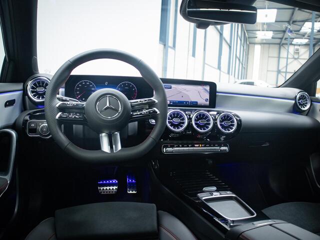 Mercedes-Benz A-KLASSE 180 AMG Line