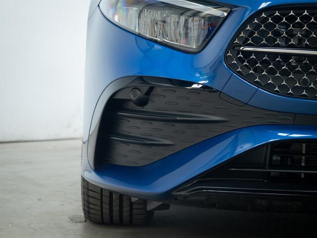 Mercedes-Benz A-KLASSE 180 AMG Line Panorama dak
