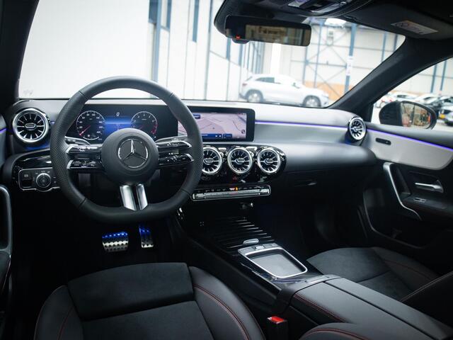 Mercedes-Benz A-KLASSE 180 AMG Line Panorama dak
