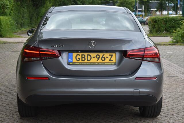 Mercedes-Benz A-KLASSE 180 | Virtual Cockpit | Stoelverw | Nav | Cruise Contr | Park.sensoren | Z+W banden | Onderh.historie