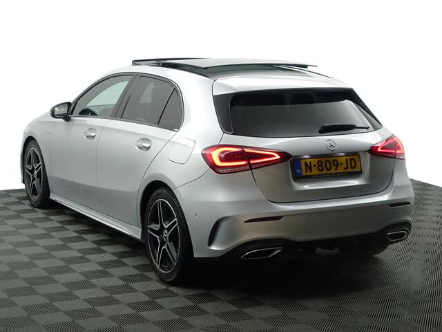 Mercedes-Benz A-KLASSE 180 AMG Night Edition Aut- Panodak I Sfeerverlichting I Xenon Led I Camera I Sport Interieur