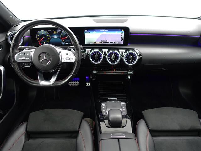 Mercedes-Benz A-KLASSE 180 AMG Night Edition Aut- Panodak I Sfeerverlichting I Xenon Led I Camera I Sport Interieur