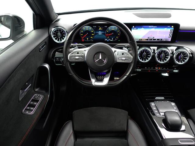 Mercedes-Benz A-KLASSE 180 AMG Night Edition Aut- Panodak I Sfeerverlichting I Xenon Led I Camera I Sport Interieur