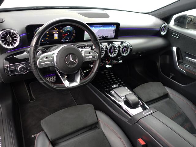Mercedes-Benz A-KLASSE 180 AMG Night Edition Aut- Panodak I Sfeerverlichting I Xenon Led I Camera I Sport Interieur