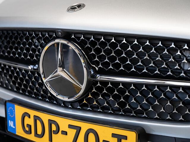 Mercedes-Benz A-KLASSE 180 AMG Line Panorama dak