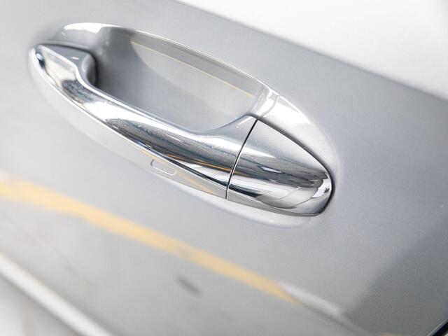 Mercedes-Benz A-KLASSE 180 AMG Line Panorama dak