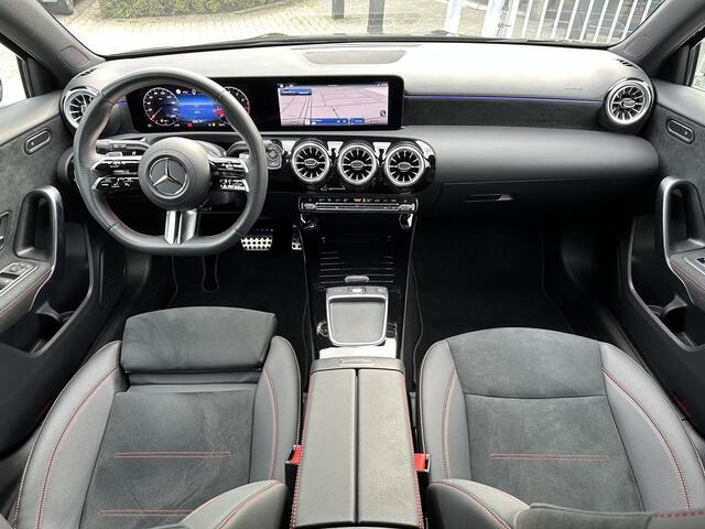 Mercedes-Benz A-KLASSE 200 AMG Line Facelift sfeerverlichting|Distronic