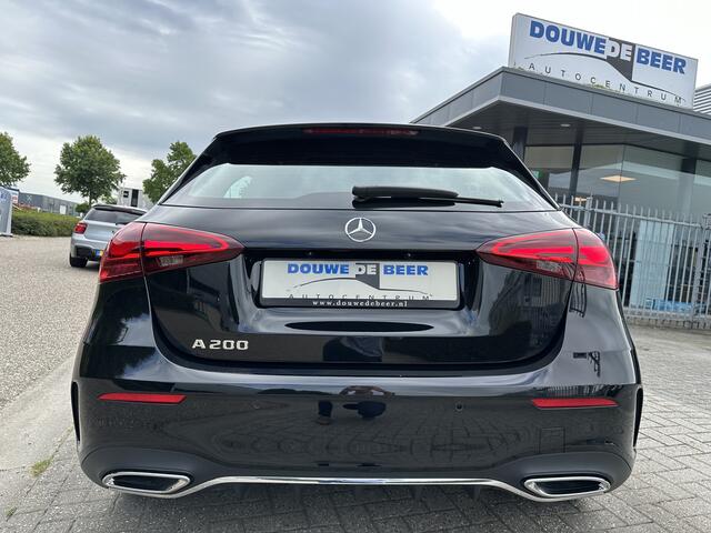 Mercedes-Benz A-KLASSE 200 AMG Line Facelift sfeerverlichting|Distronic