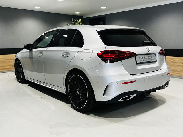 Mercedes-Benz A-KLASSE 180 AMG // Multibeam LED // Sfeerverlichting // Adaptief Onderstel // 19" Velgen // Nightpakket // Keyless Entry // Apple Carplay // Android Auto