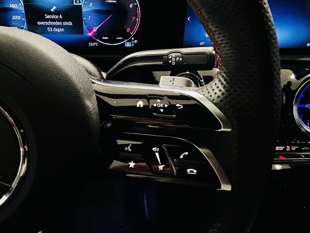 Mercedes-Benz A-KLASSE 180 AMG // Multibeam LED // Sfeerverlichting // Adaptief Onderstel // 19" Velgen // Nightpakket // Keyless Entry // Apple Carplay // Android Auto