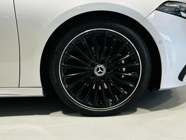 Mercedes-Benz A-KLASSE 180 AMG // Multibeam LED // Sfeerverlichting // Adaptief Onderstel // 19" Velgen // Nightpakket // Keyless Entry // Apple Carplay // Android Auto