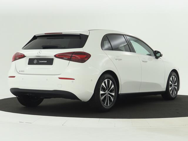 Mercedes-Benz A-KLASSE 180 Star Edition | Dodehoekassistent | Parkeerpakket met achteruitrijcamera | Spiegelpakket | Extra USB-poorten | High-performance led-koplampen | Verwarmde stoelen vooraan |