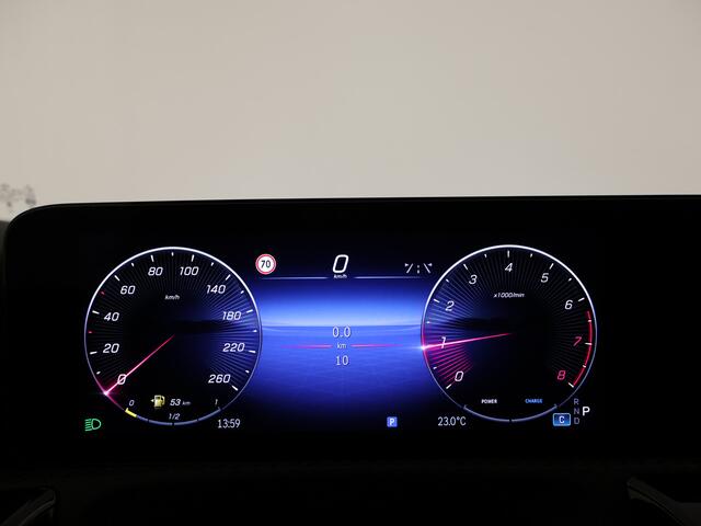 Mercedes-Benz A-KLASSE 180 Star Edition | Dodehoekassistent | Parkeerpakket met achteruitrijcamera | Spiegelpakket | Extra USB-poorten | High-performance led-koplampen | Verwarmde stoelen vooraan |