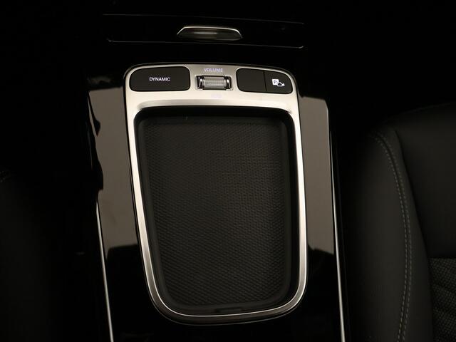 Mercedes-Benz A-KLASSE 180 Star Edition | Dodehoekassistent | Parkeerpakket met achteruitrijcamera | Spiegelpakket | Extra USB-poorten | High-performance led-koplampen | Verwarmde stoelen vooraan |
