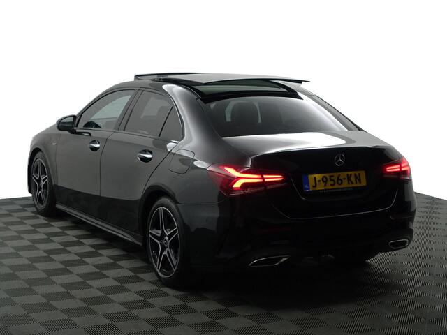 Mercedes-Benz A-KLASSE 180 d AMG Night Edition Aut- Panodak, Sfeerverlichting, Memory Seats, Zitcomfort, Camera, Xenon Led